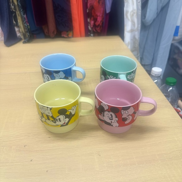 Walt Disney Rare Mickey Mouse Set Of 4 Stackable Colored Ceramic Mugs EUC - Picture 3 of 7